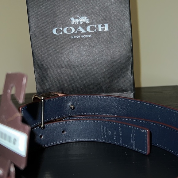 New Coach Logo Leather Reversible Signature Belt. - Picture 4 of 6